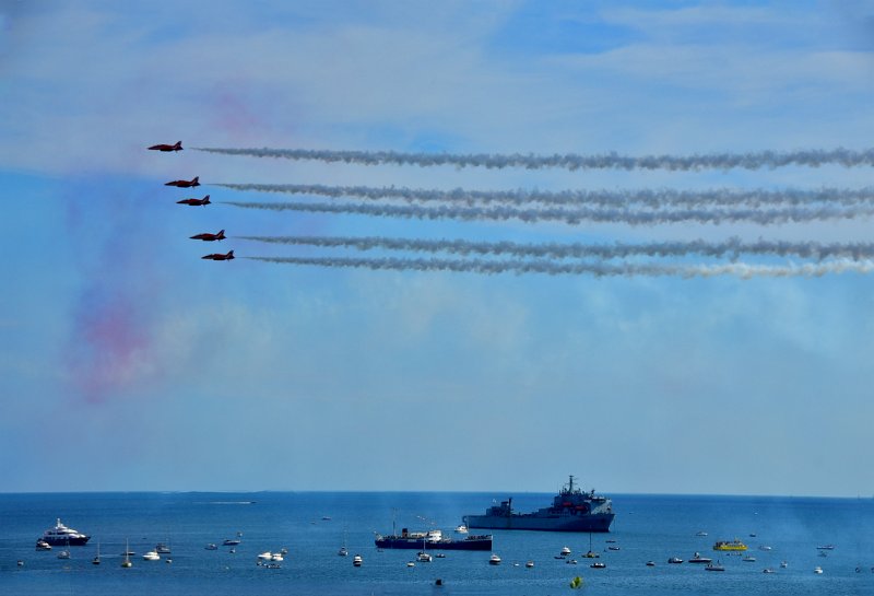 s-511.jpg - BOURNEMOUTH AIR FESTIVAL - 1.9.17 - RED ARROWS