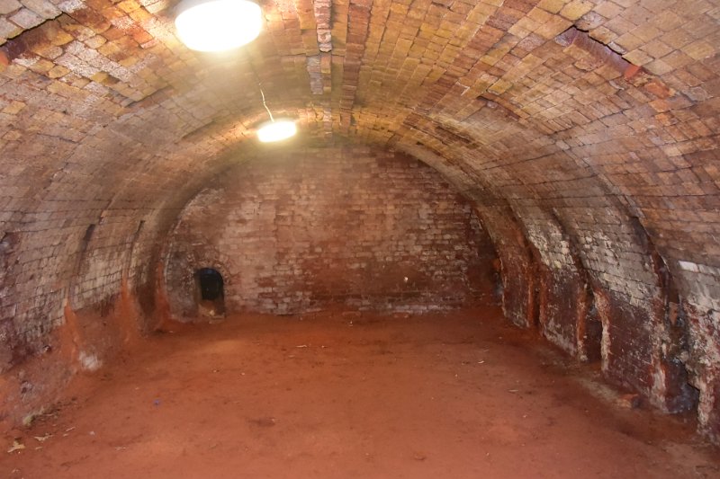 s-567.JPG - BURSLEDON BRICKWORKS - 29.4.18 - HANTS - KILN